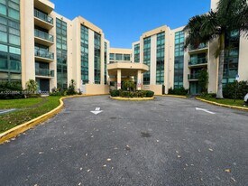 2075 SW 122nd Ave, Unit 207 in Miami, FL - Building Photo