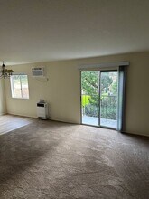 2323 Del Mar Rd in Montrose, CA - Building Photo - Building Photo