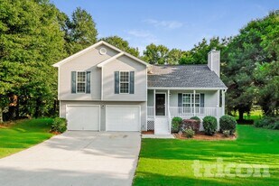 122 Chippewa Run in Auburn, GA - Building Photo