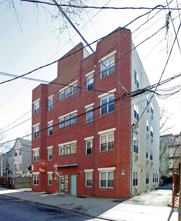 12 Knowles St in Yonkers, NY - Building Photo