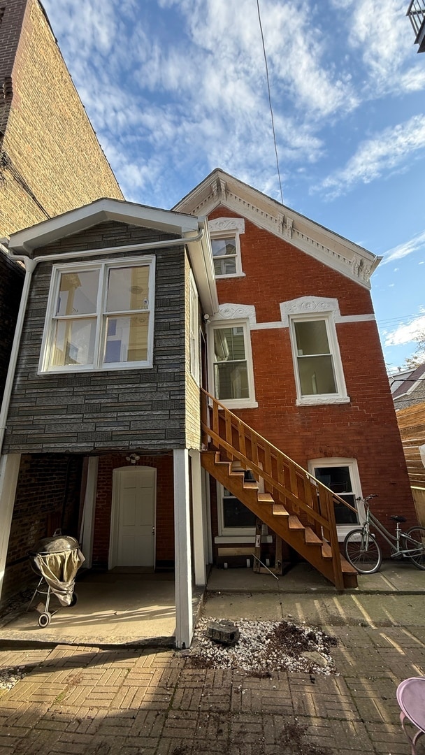 property at 2037 N Damen Ave