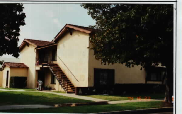 137 S Princeton Ave in Fullerton, CA - Foto de edificio