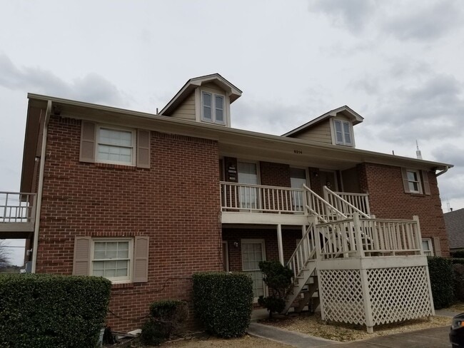 property at 6214 Robinhood Ln NW