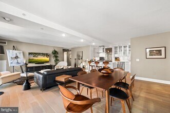 2020 Walnut St, Unit 14CD in Philadelphia, PA - Building Photo - Building Photo