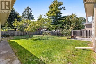 236 Woodale Ave in Oakville, ON - Building Photo - Building Photo