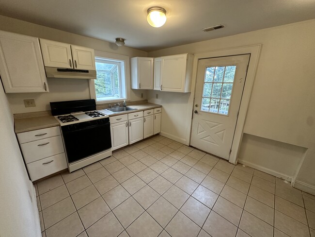 212 Jackson Ave in Dunellen, NJ - Building Photo - Building Photo