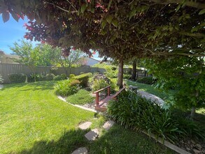 9436 Emerald Cove Ln in Elk Grove, CA - Building Photo - Building Photo