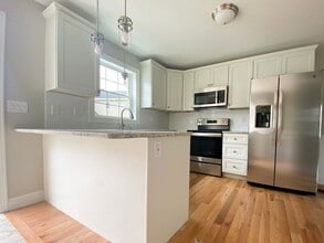 114 McKinstry Ave in Chicopee, MA - Building Photo - Building Photo