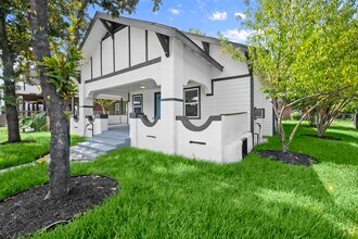 4902 McKinney St in Houston, TX - Building Photo - Building Photo