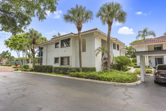 100 Pelican Pointe Dr in Delray Beach, FL - Foto de edificio - Building Photo