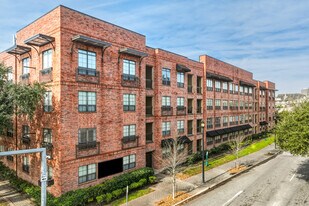 2222 Smith in Houston, TX - Building Photo