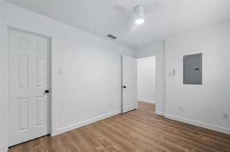 1315 Oneal St in Commerce, TX - Foto de edificio - Building Photo