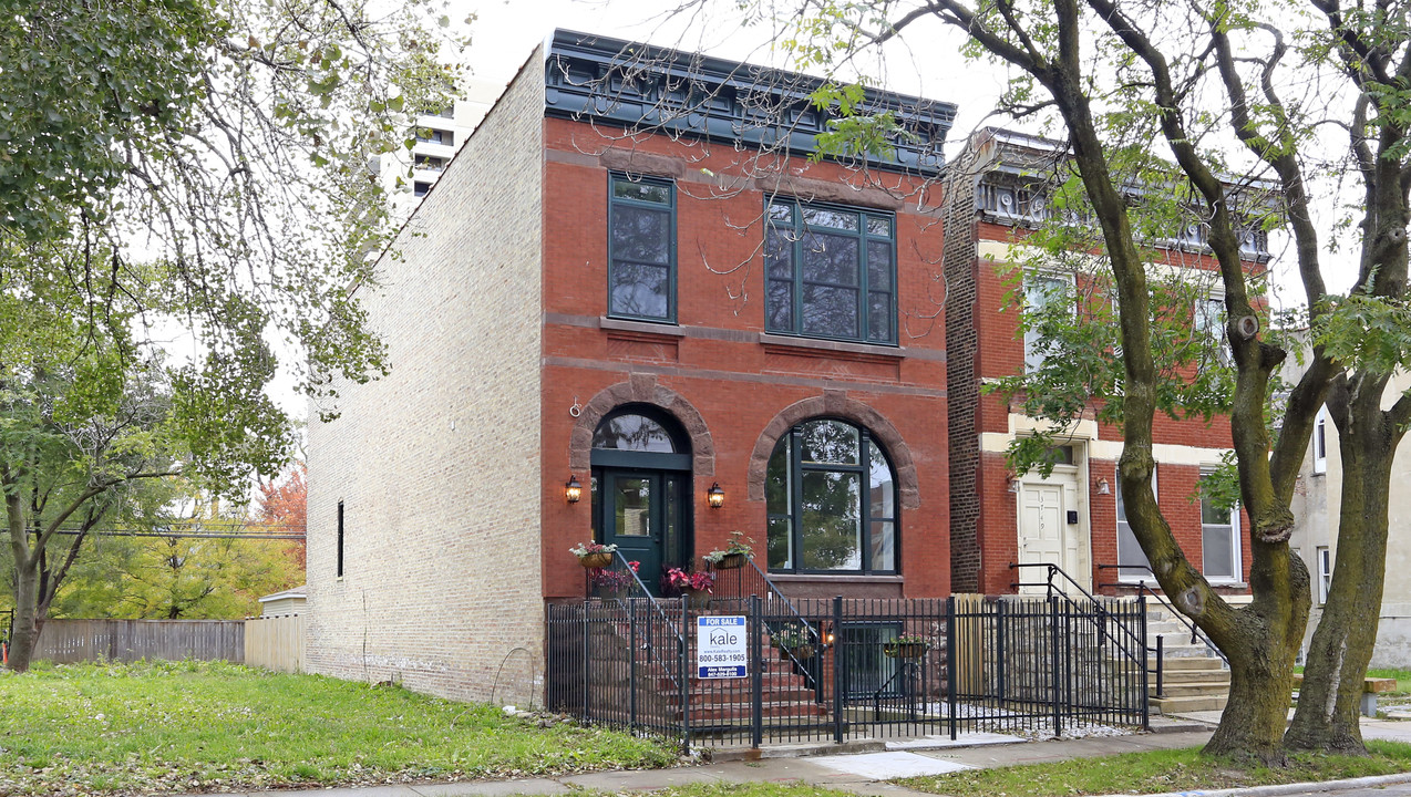 3747 S Giles Ave in Chicago, IL - Building Photo