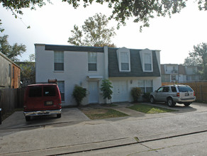 1121 Carrollton Ave in Metairie, LA - Building Photo - Building Photo