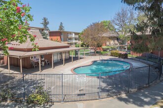 Parkmont Gardens in Fremont, CA - Building Photo - Building Photo