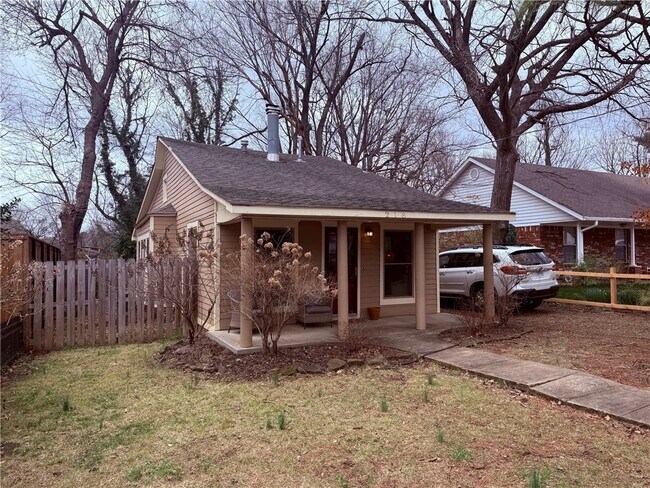 218 E Maple St in Fayetteville, AR - Building Photo - Building Photo