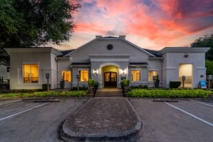 Villas at Hermann Park in Houston, TX - Building Photo