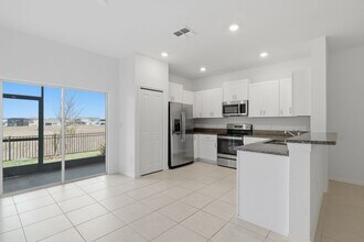 32127 Powderpuff Mimosa Dr in San Antonio, FL - Foto de edificio - Building Photo