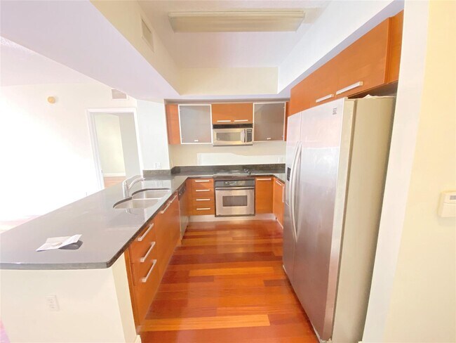 2030 S Douglas Rd, Unit 403 in Coral Gables, FL - Building Photo - Building Photo