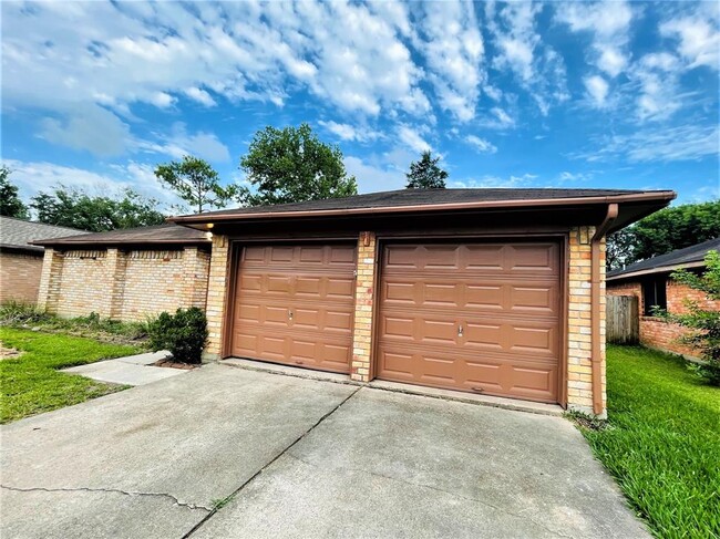 426 Reseda Dr in Webster, TX - Foto de edificio - Building Photo