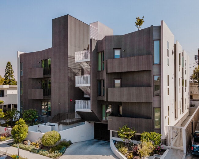 Lido Apartments - 3714 Kelton in Los Angeles, CA - Foto de edificio - Building Photo