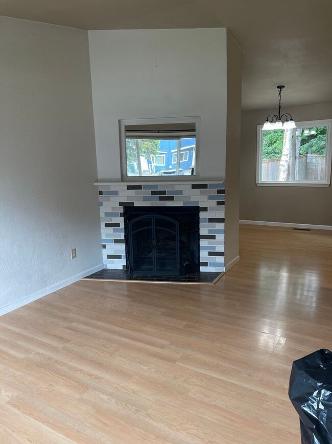 property at 8123 Lamplighter Ct