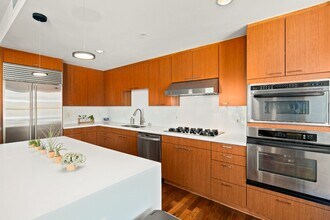 645 Front St in San Diego, CA - Foto de edificio - Building Photo