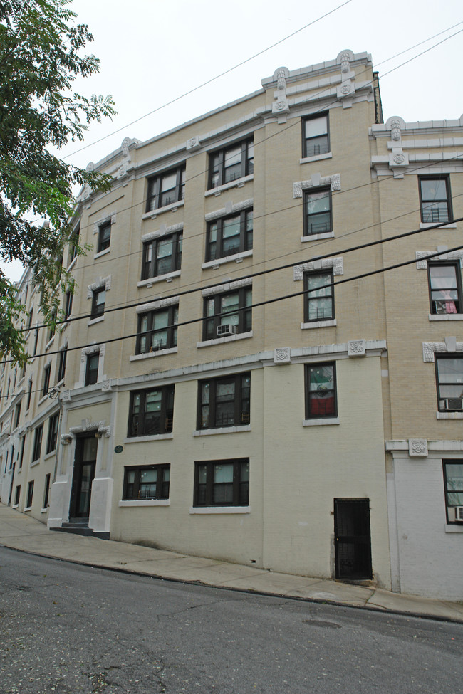 85 Bruce Ave in Yonkers, NY - Foto de edificio - Building Photo