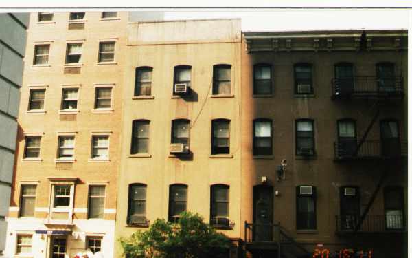 329 E 17th St in New York, NY - Building Photo