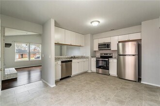 1319 W Lela St in Rogers, AR - Foto de edificio - Building Photo