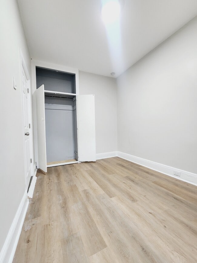 227 Wegman Pky in Jersey City, NJ - Foto de edificio - Building Photo