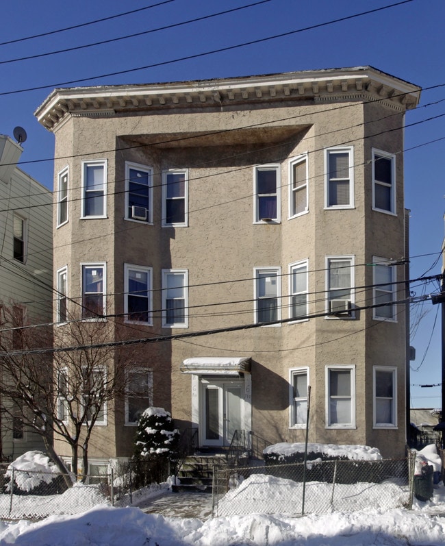 6 N 10th Ave in Mount Vernon, NY - Foto de edificio - Building Photo