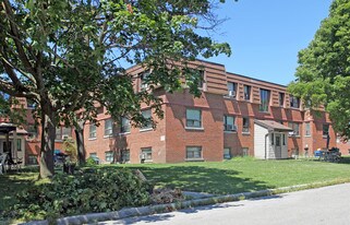 2-6 Pell St in Toronto, ON - Building Photo