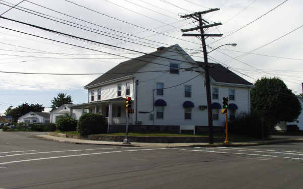 114 Central St in Stoneham, MA - Foto de edificio