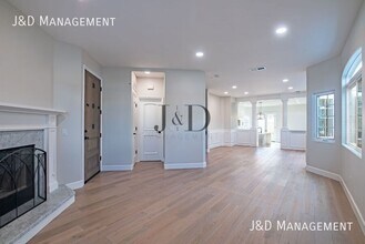 105 S Ditmar St in Oceanside, CA - Foto de edificio - Building Photo