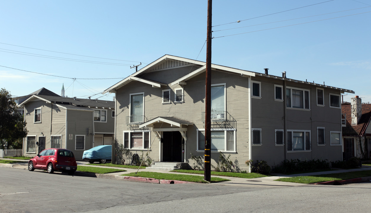 285-295 Cerritos Ave in Long Beach, CA - Foto de edificio