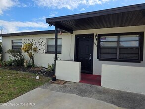 747 E University Blvd in Melbourne, FL - Foto de edificio - Building Photo