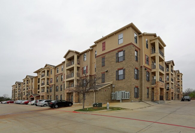 Maverick Place - Historical Access in Arlington, TX - Foto de edificio - Building Photo