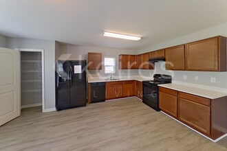 605 Ivy Brook Way in Macon, GA - Building Photo - Building Photo