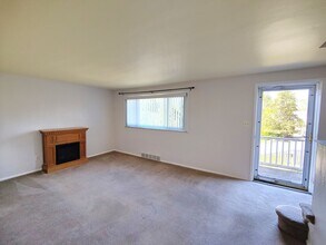 1427 Orr Dr in Castle Shannon, PA - Building Photo - Building Photo