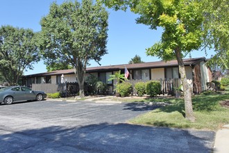 Amber Court Apartments in O'Fallon, MO - Foto de edificio - Building Photo