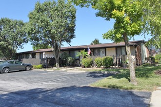 Amber Court Apartments in O'Fallon, MO - Building Photo - Building Photo