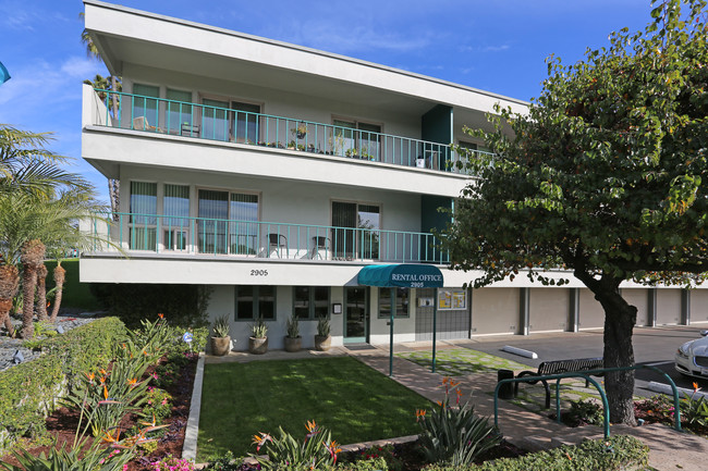 Villa Pacific Apartments *$500.00 off * in San Diego, CA - Foto de edificio - Building Photo