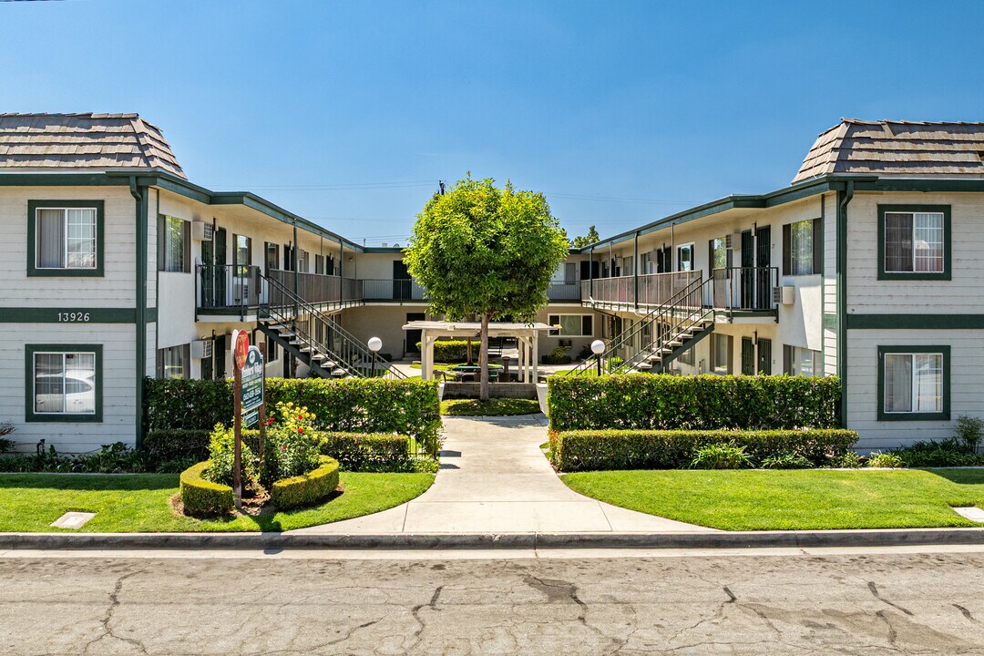 Ramhurst Property in La Mirada, CA - Foto de edificio
