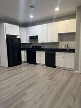 2902 S Laredo St in San Antonio, TX - Building Photo - Building Photo