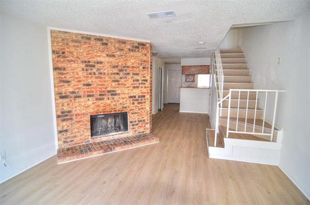 9475 Olde Village Ct in Dallas, TX - Building Photo - Building Photo