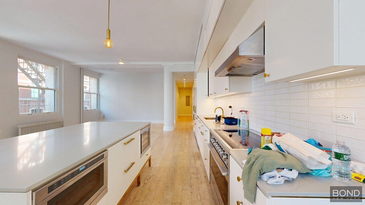 452 Broome St in New York, NY - Building Photo
