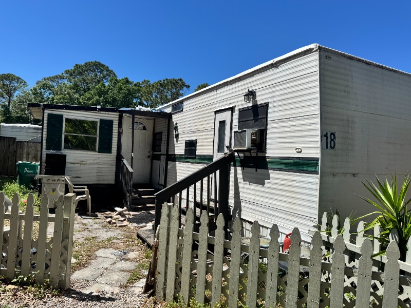 4115 Aurora Rd in Melbourne, FL - Building Photo