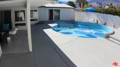 2080 E McManus Dr in Palm Springs, CA - Building Photo - Building Photo