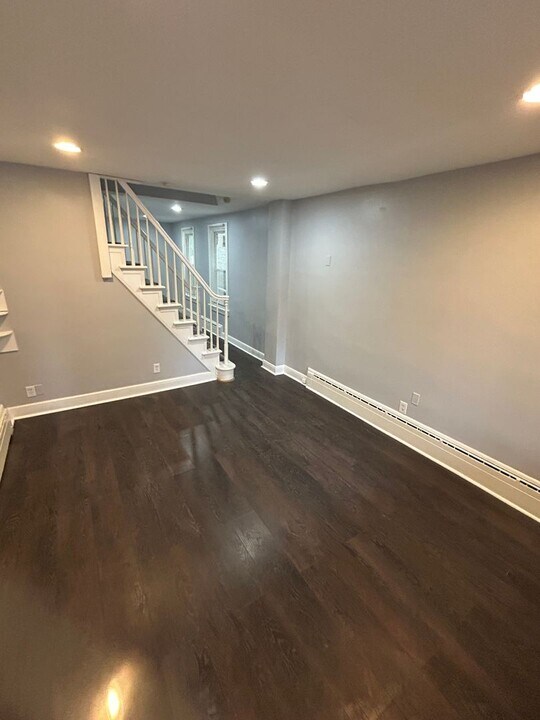 869 Queen St in Pottstown, PA - Building Photo